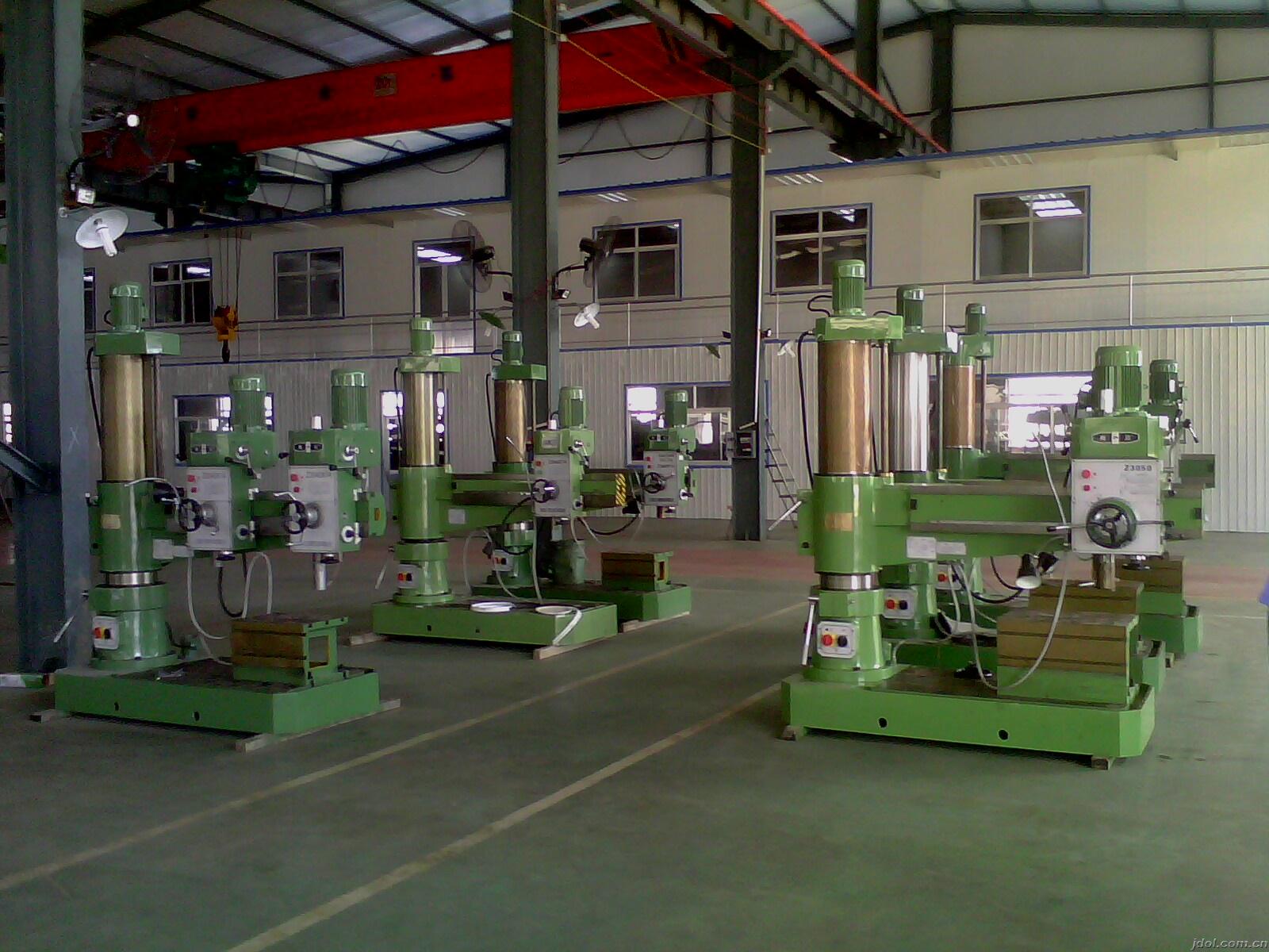 搖臂鉆床現場圖